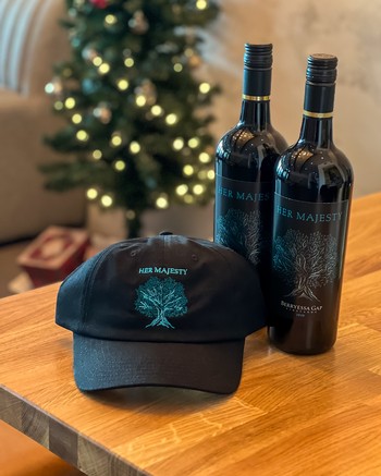 Her Majesty Duo + Black Hat