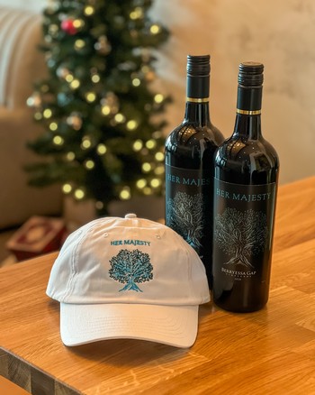 Her Majesty Duo + White Hat